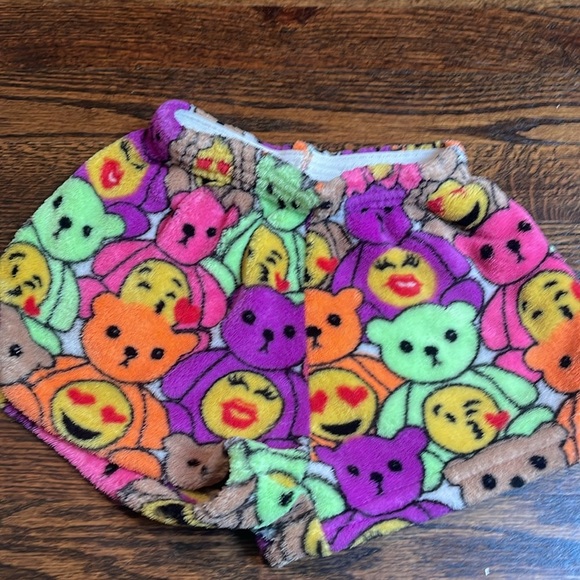 Fuzzy pants And shorts.  Size 4/5 - Picture 6 of 9